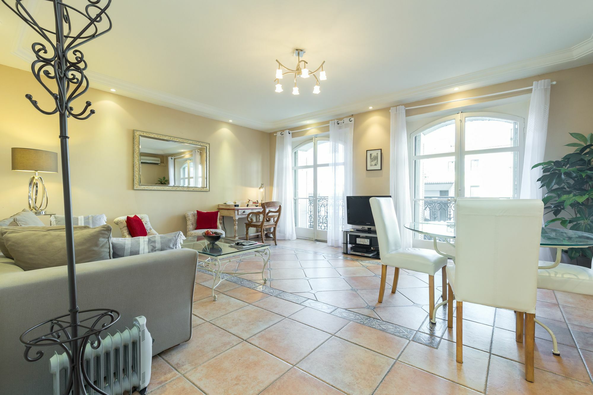 Lovely 2 Bed 2 Bath Apartment In Cannes On Rue Antibea Easy Walk To The Palais 224 Kültér fotó