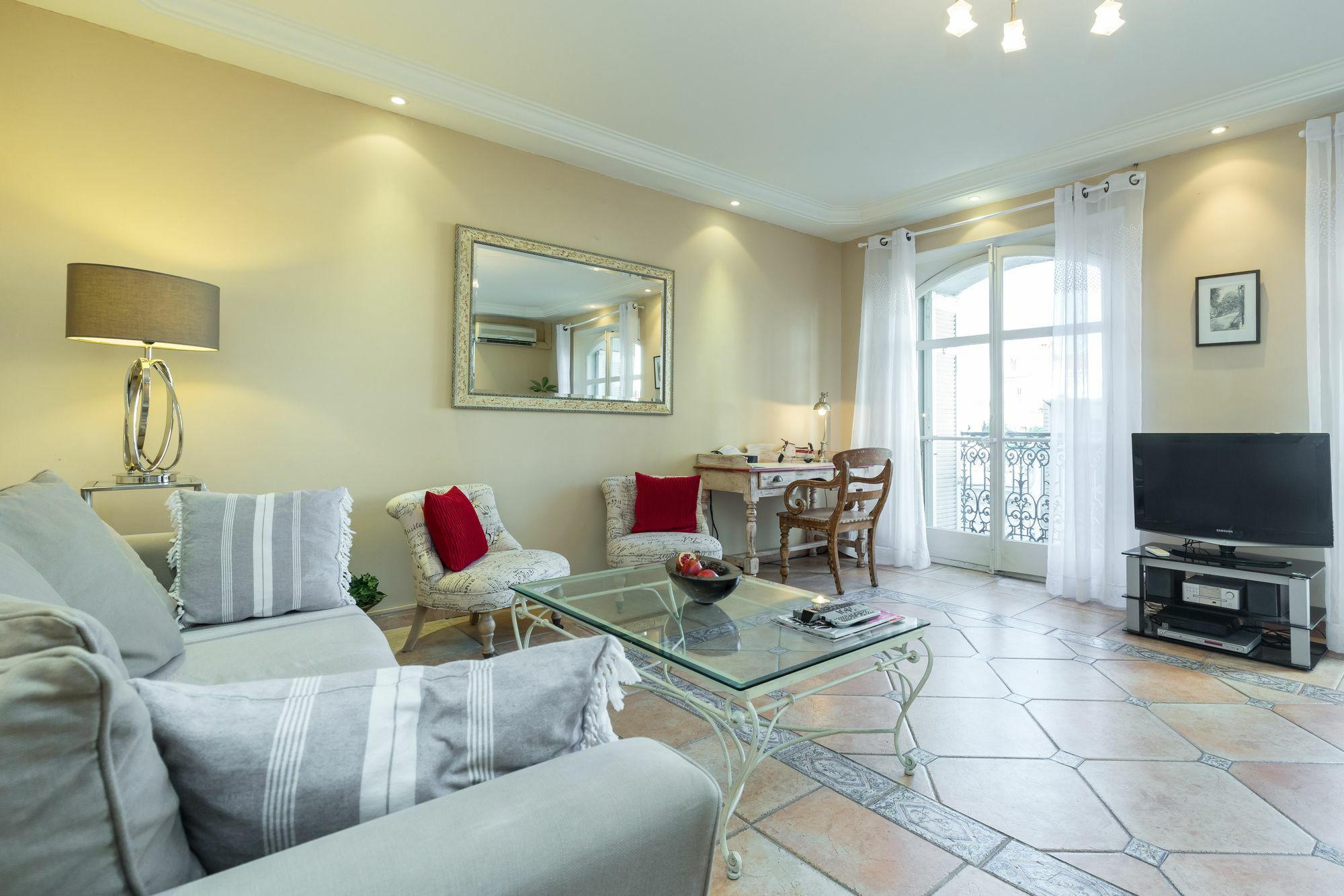 Lovely 2 Bed 2 Bath Apartment In Cannes On Rue Antibea Easy Walk To The Palais 224 Kültér fotó